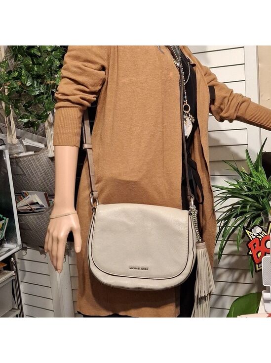 Michael Kors Handbags - Michael Kors Elsey gray leather saddle bag crossbody with Tassels 10x8 euc